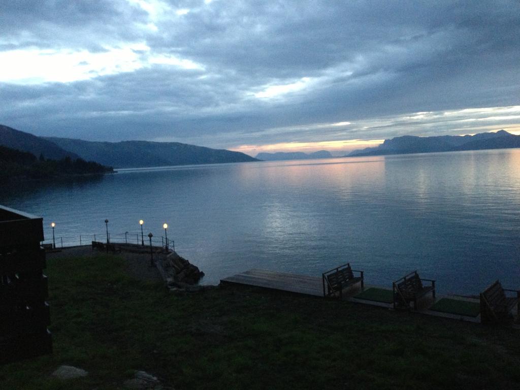 Brekkestranda Fjordhotel Brekke  Dış mekan fotoğraf